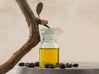 What Are the Benefits of Jojoba Oil for Natural Black Hair?